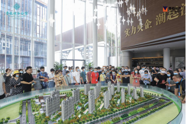 千人挤爆售楼处！南京最“潮”示范区首亮相，成全城焦点