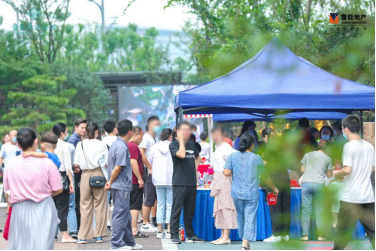 千人挤爆售楼处！南京最“潮”示范区首亮相，成全城焦点