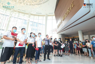 千人挤爆售楼处！南京最“潮”示范区首亮相，成全城焦点
