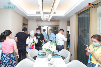千人挤爆售楼处！南京最“潮”示范区首亮相，成全城焦点