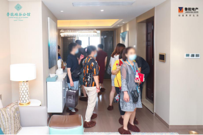 千人挤爆售楼处！南京最“潮”示范区首亮相，成全城焦点