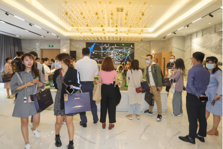 金陵越千载 府开迎万象