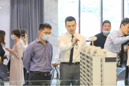 金陵越千载 府开迎万象