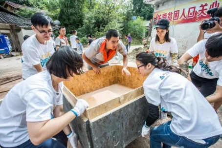 在人生的大海里，有这样一道暖流伴随生长