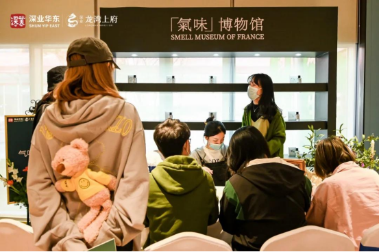 河西龙湾 湾居生活 | 千万名表助阵，千人争睹深业龙湾上府耀世公开