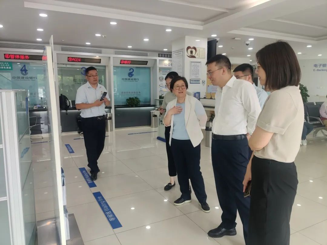 建行南京分行开展“关爱员工 夏季送清凉”活动