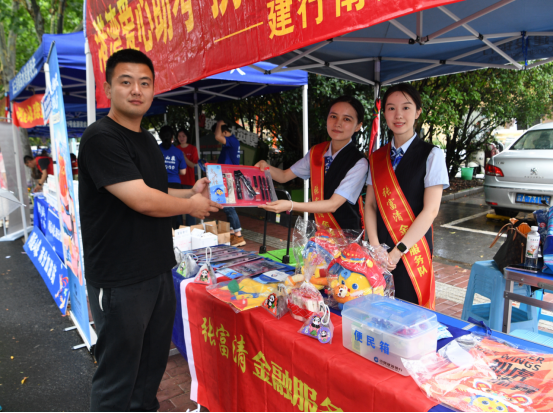 “劳动者港湾”爱心助考 建行南京分行为梦护航